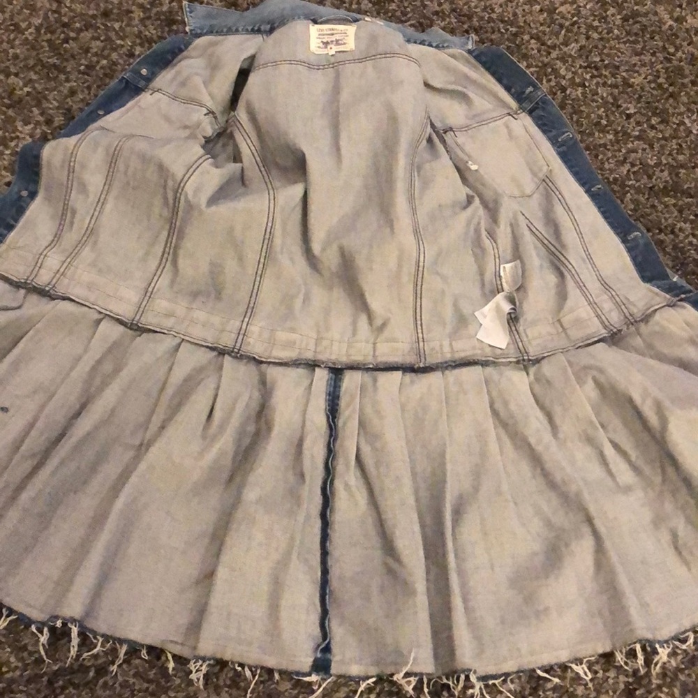 Levi’s trucker long pleated jacket. Button up. Raw edges.  Like new! - Picture 7 of 13